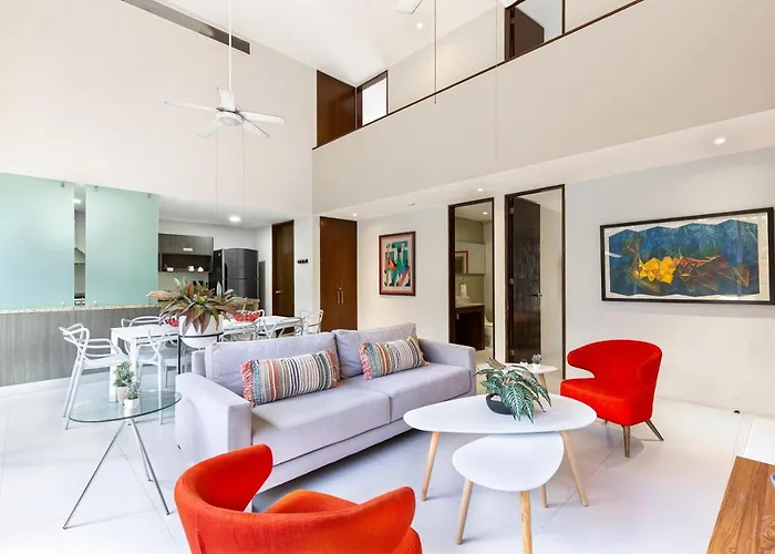4 Bedroom House- Private Pool!