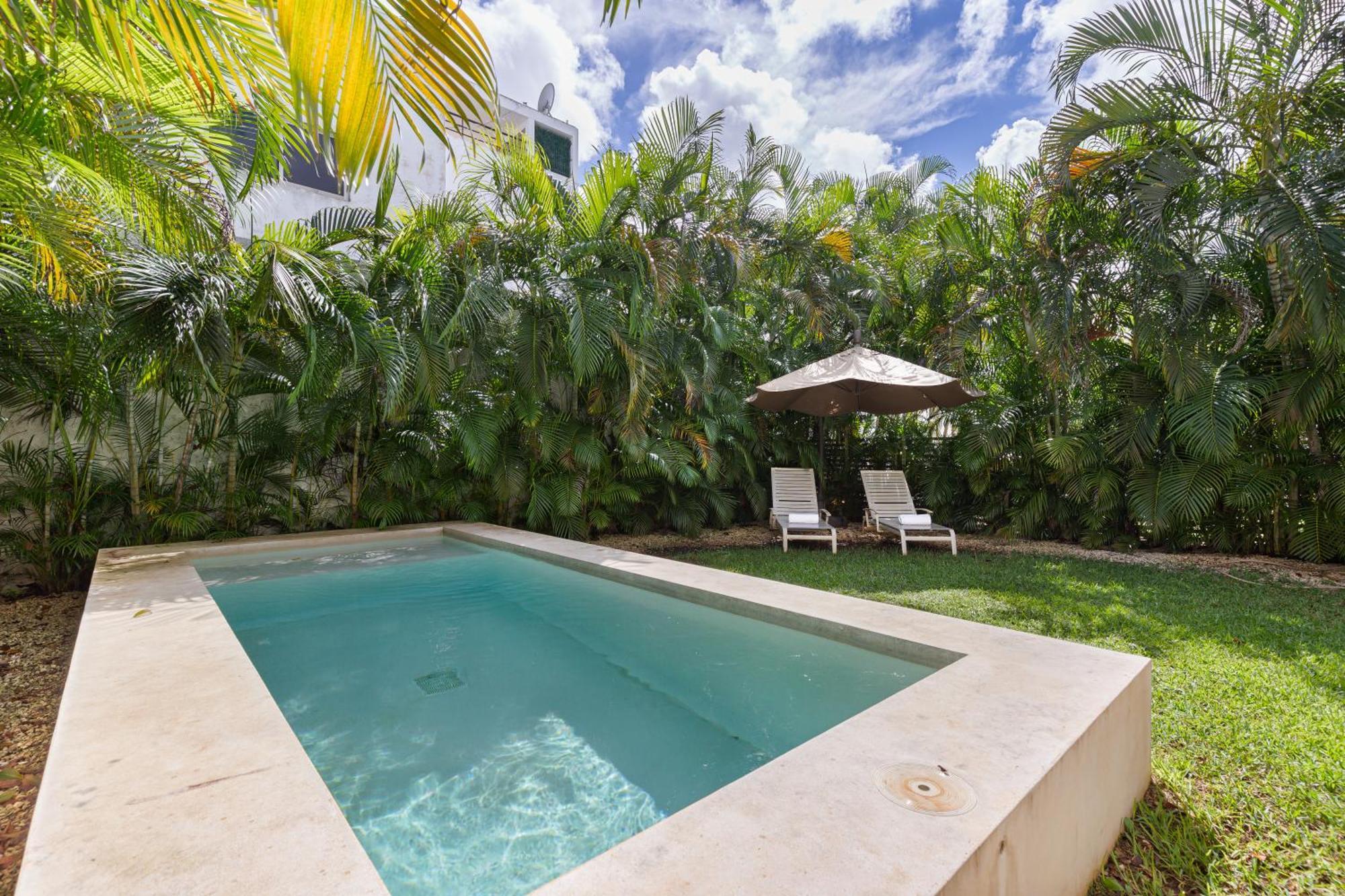 4 Bedroom House- Private Pool! Apartment *