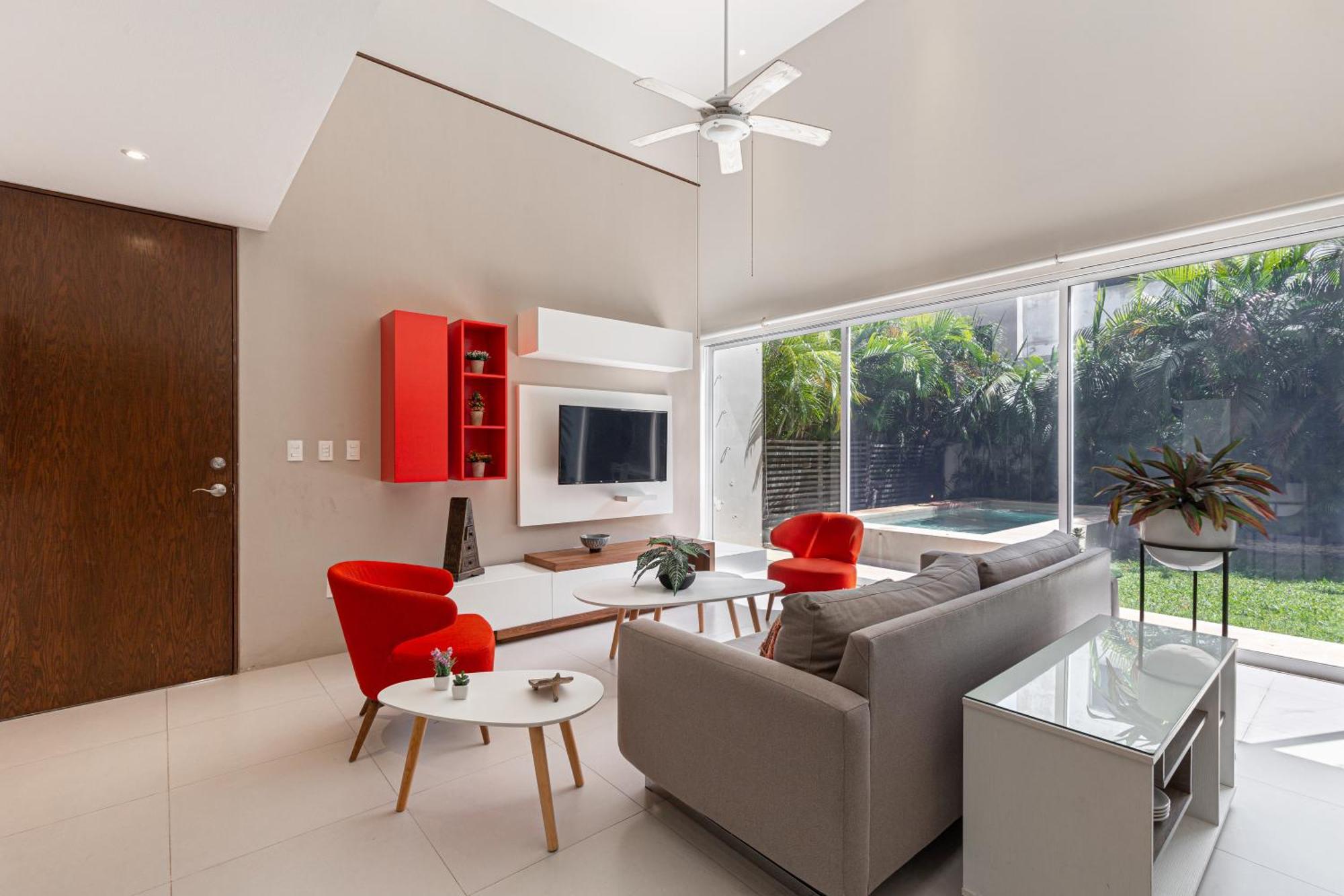 Apartment 4 Bedroom House- Private Pool!