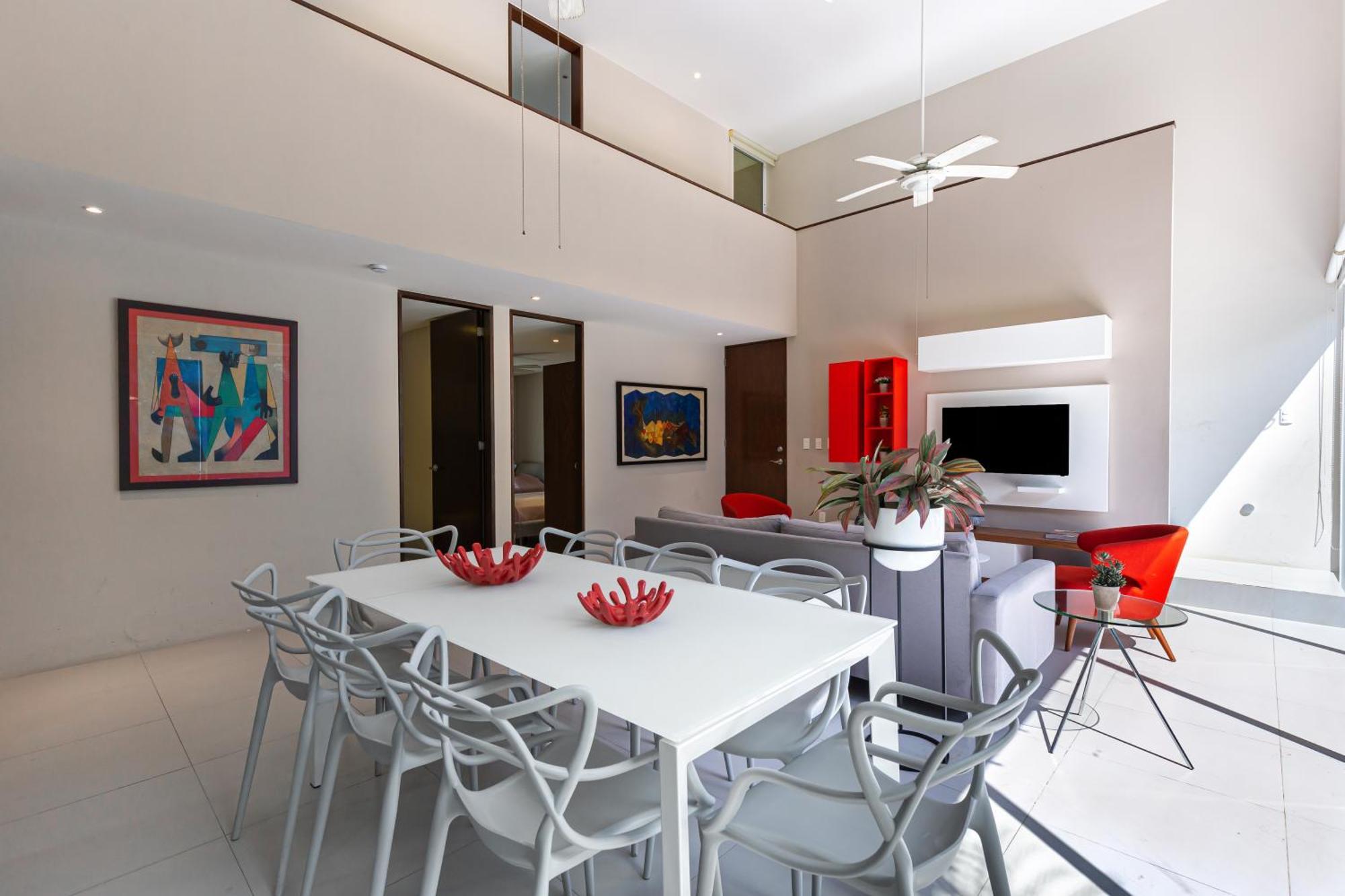 Apartment 4 Bedroom House- Private Pool!